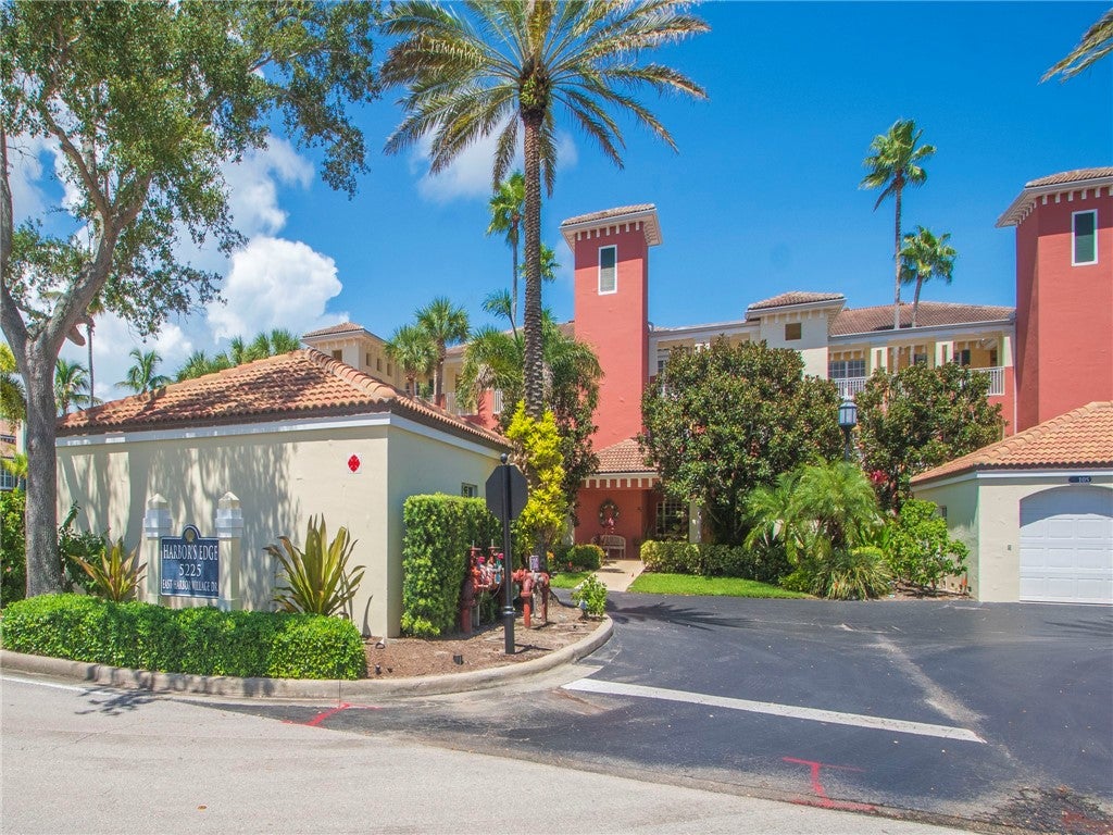 5225 Harbor Village Dr, Vero Beach, FL 32967