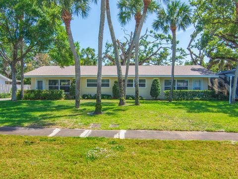 Duplex in Vero Beach FL 546/556 Azalea Lane.jpg