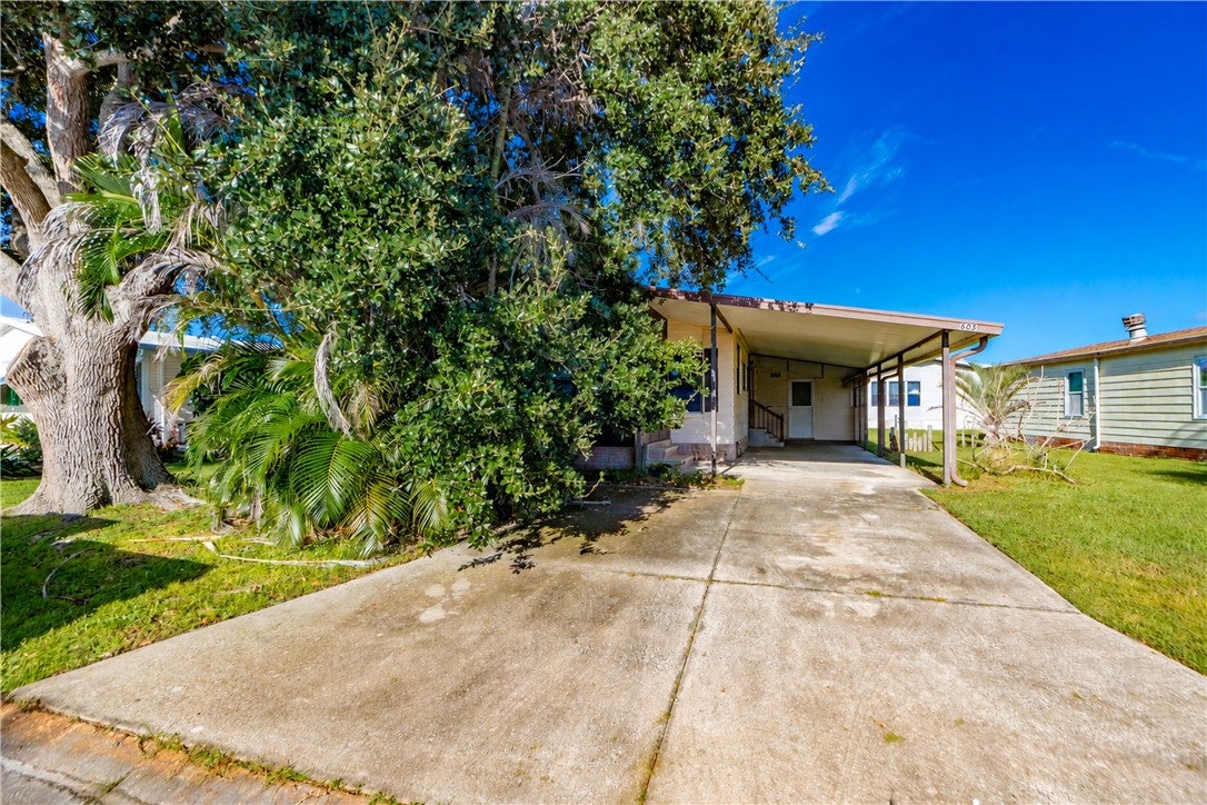 605 Wedelia Dr, Barefoot Bay, FL 32976