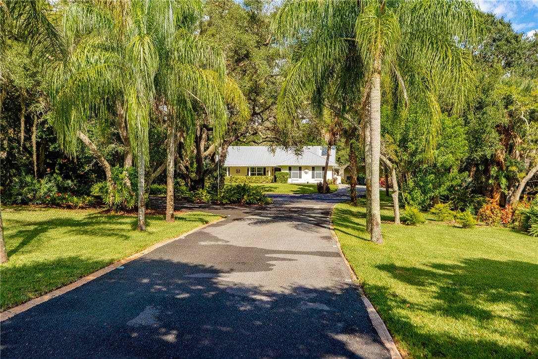 9791 Fleming Grant Rd, Micco, FL 32976
