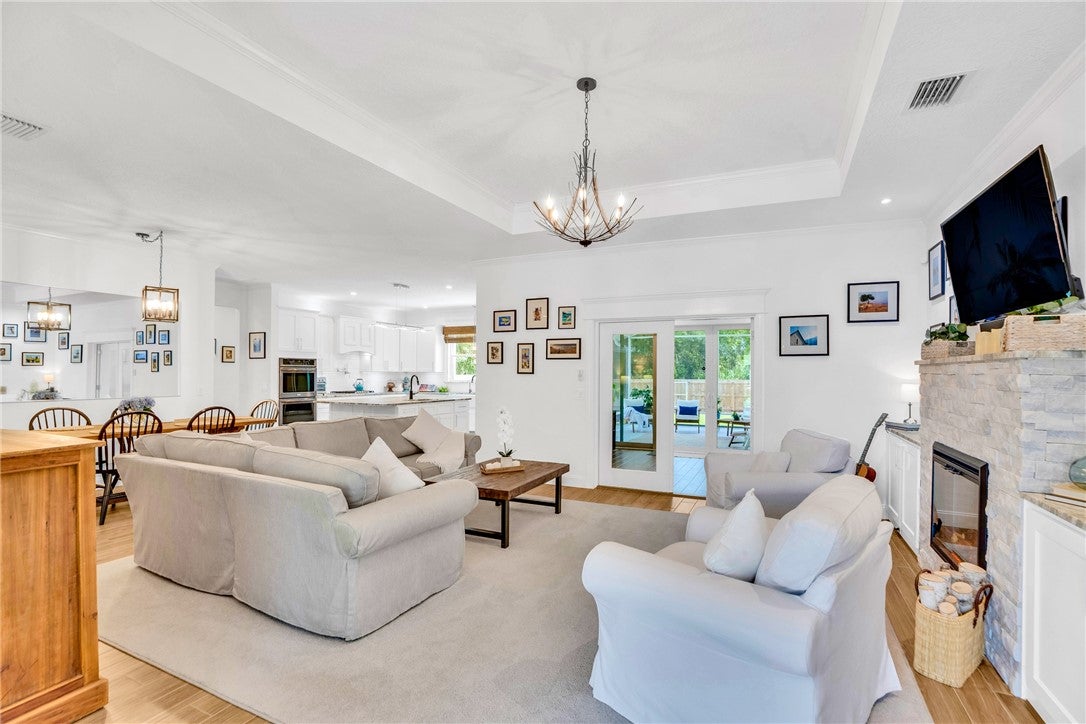 6740 49 Ct, Vero Beach, FL 32967 photo