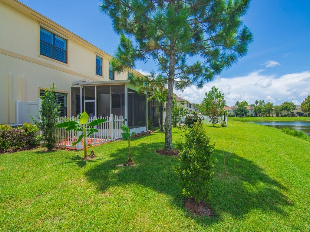9892 E Villa Cir, Vero Beach, FL 32966 photo