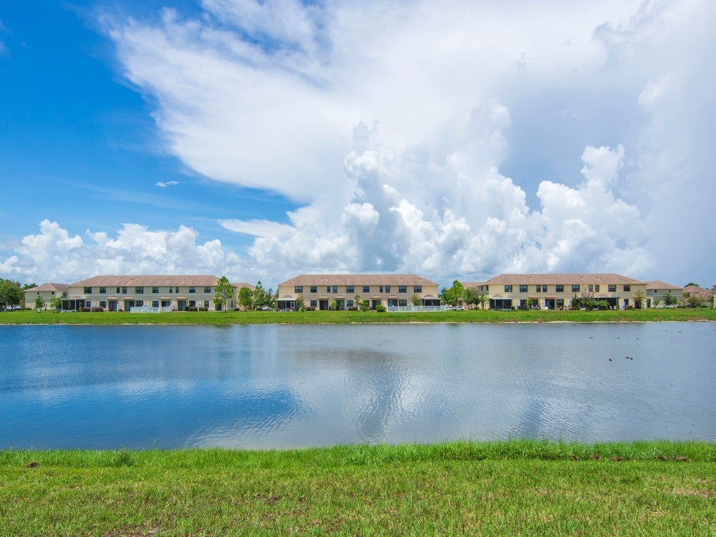 9892 E Villa Cir, Vero Beach, FL 32966 photo