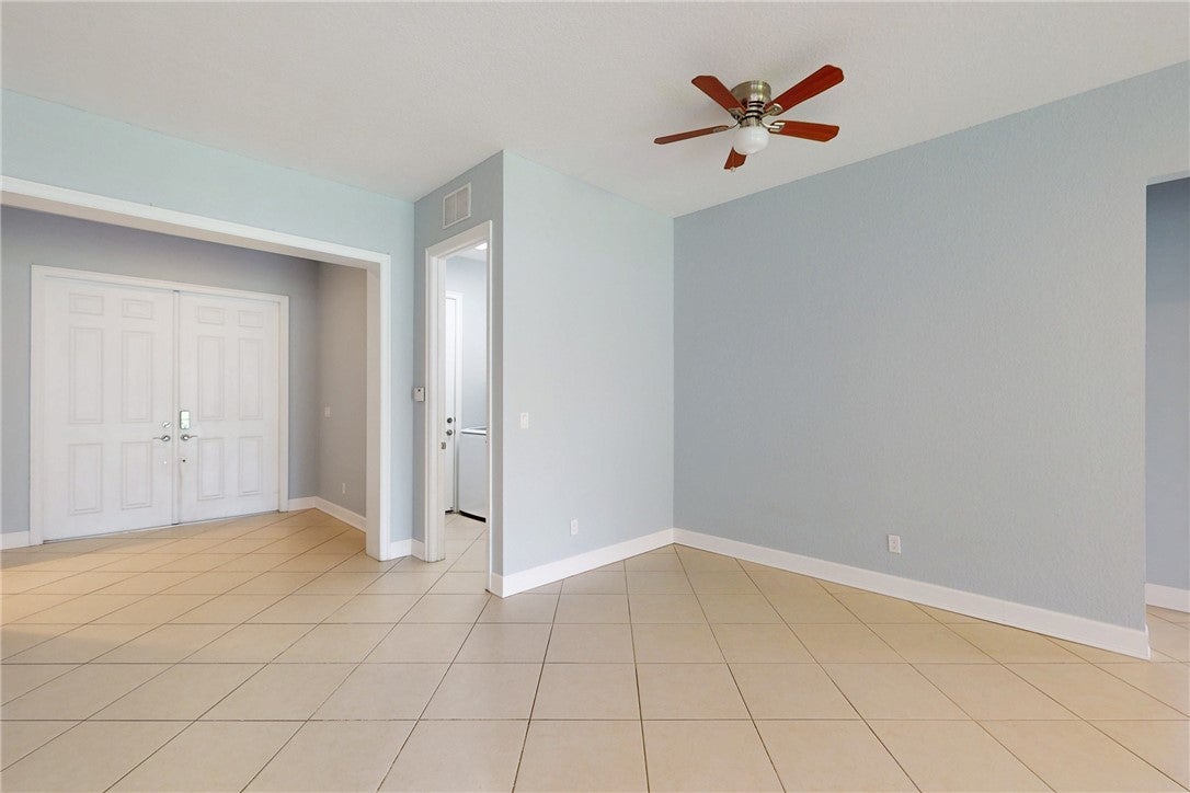 5537 57 Way, Vero Beach, FL 32967 photo