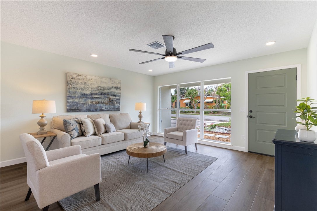 882 Gilbert St, Sebastian, FL 32958 photo
