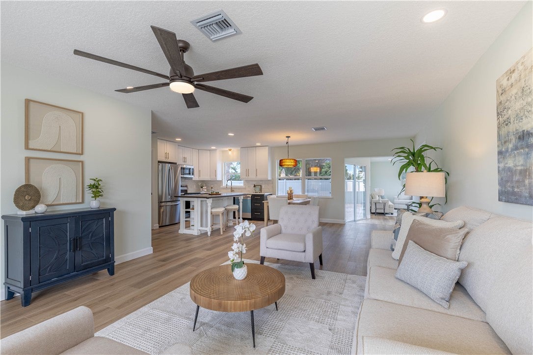 882 Gilbert St, Sebastian, FL 32958 photo
