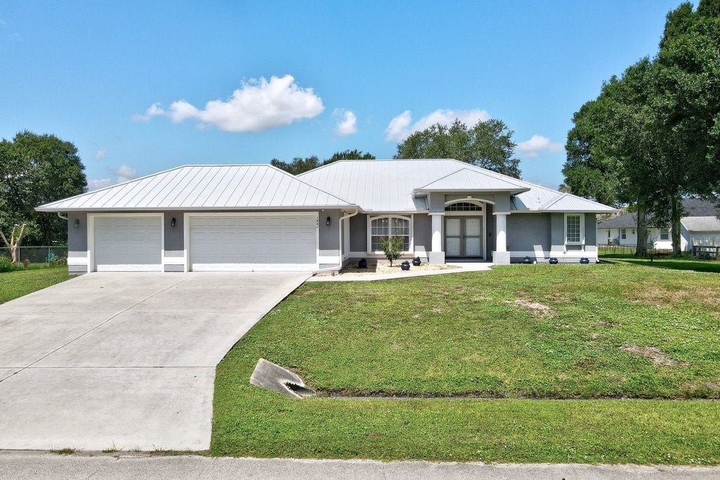 1461 Seahouse St, Sebastian, FL 32958