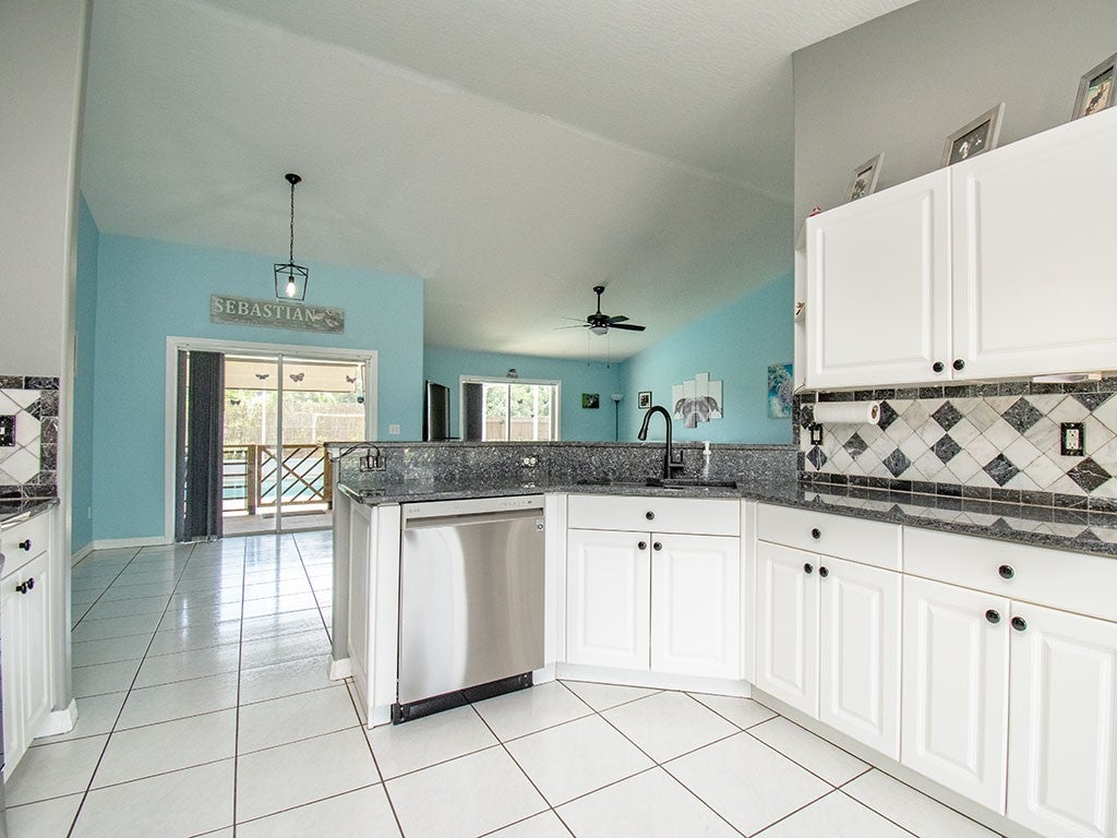 101 Duncan St, Sebastian, FL 32958 photo