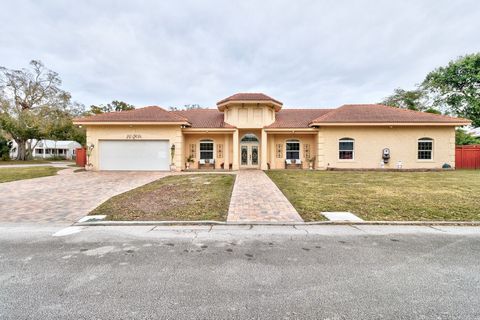 Single Family Residence in Vero Beach FL 2206 Avilla Avenue.jpg