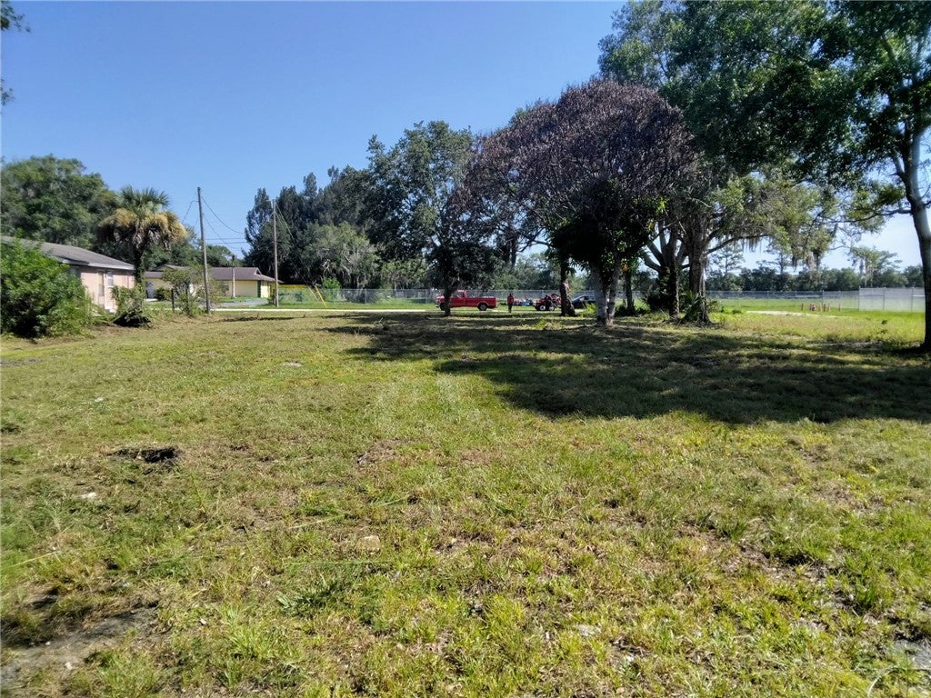 1075 Lincoln St, Fellsmere, FL 32948