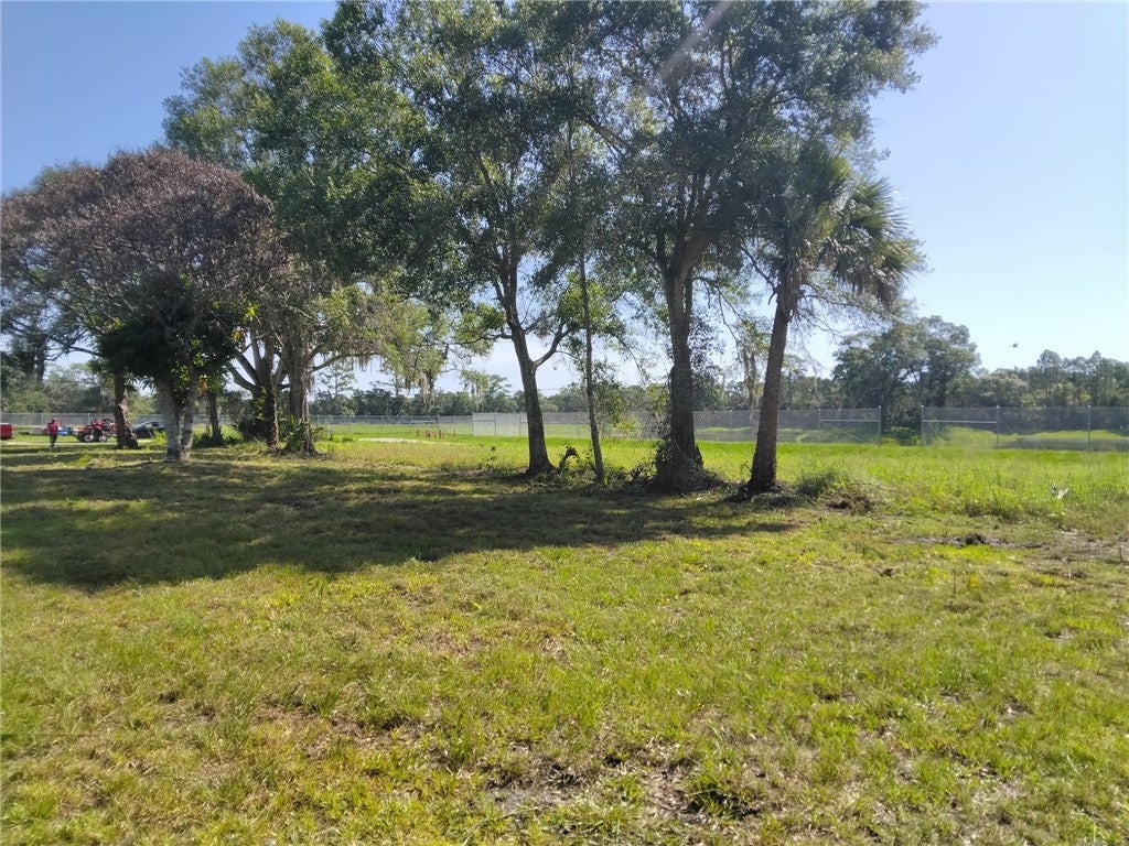1075 Lincoln St, Fellsmere, FL 32948 photo