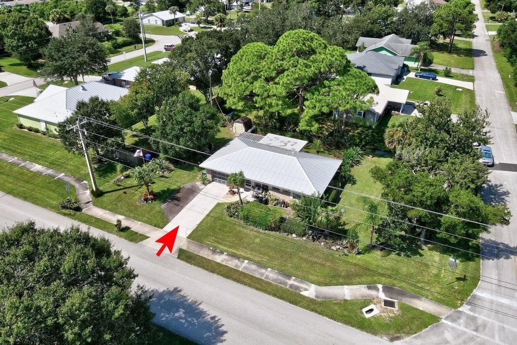 692 Barber St, Sebastian, FL 32958 photo