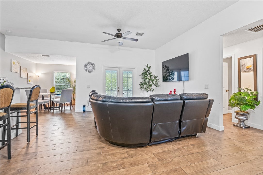 1035 34 Ave, Vero Beach, FL 32968 photo