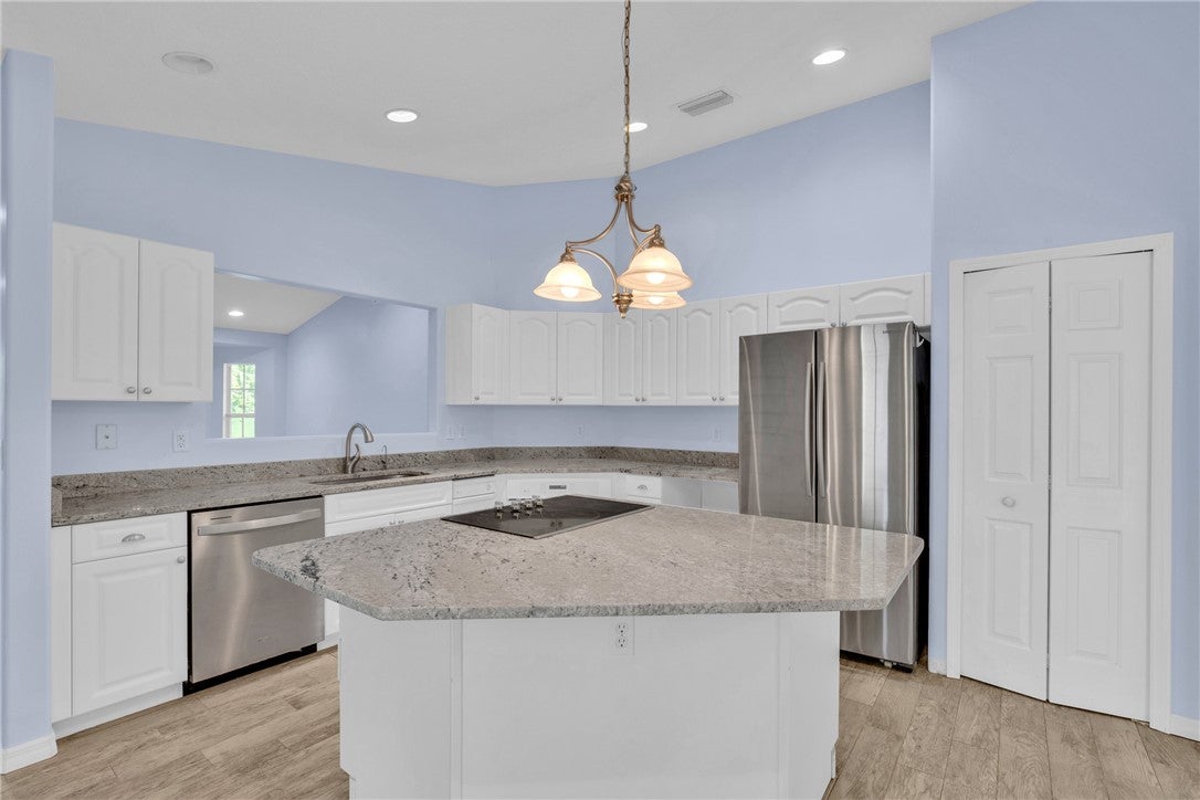 821 Robin Ln, Sebastian, FL 32958 photo