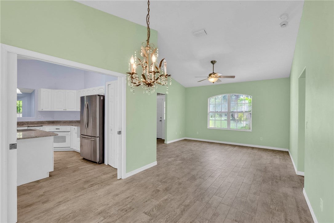 821 Robin Ln, Sebastian, FL 32958 photo
