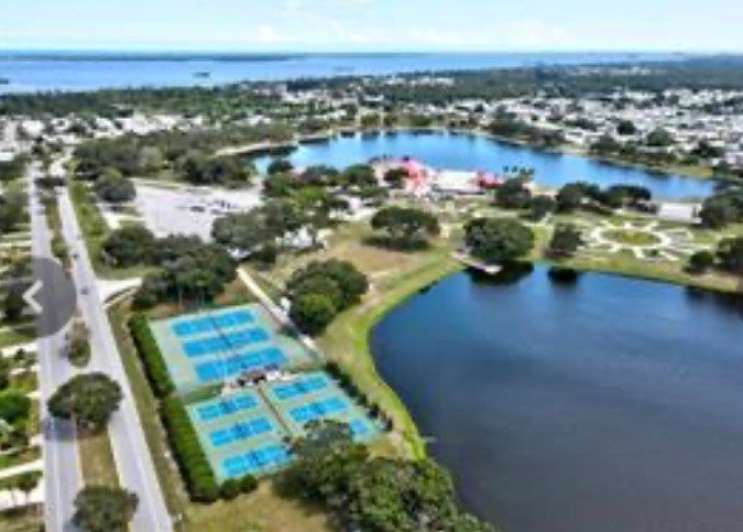 620 Papaya Cir, Barefoot Bay, FL 32976