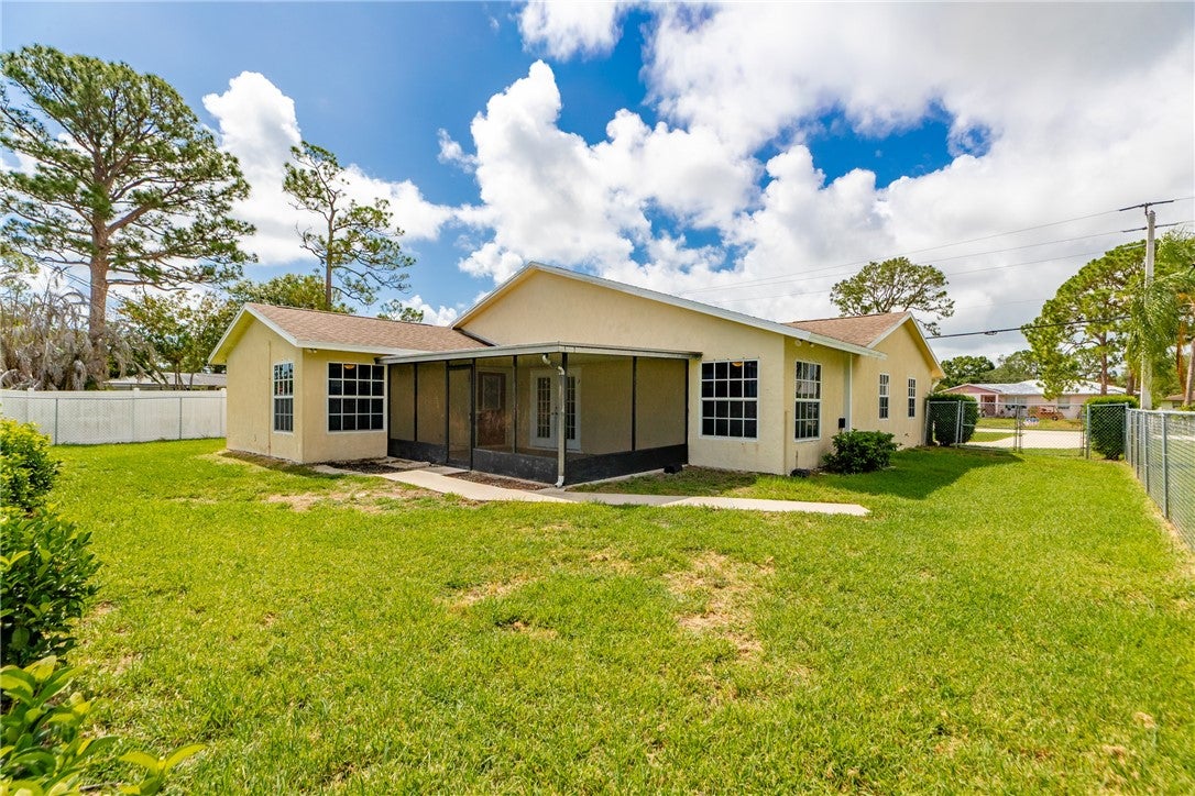 124 Englar Dr, Sebastian, FL 32958 photo
