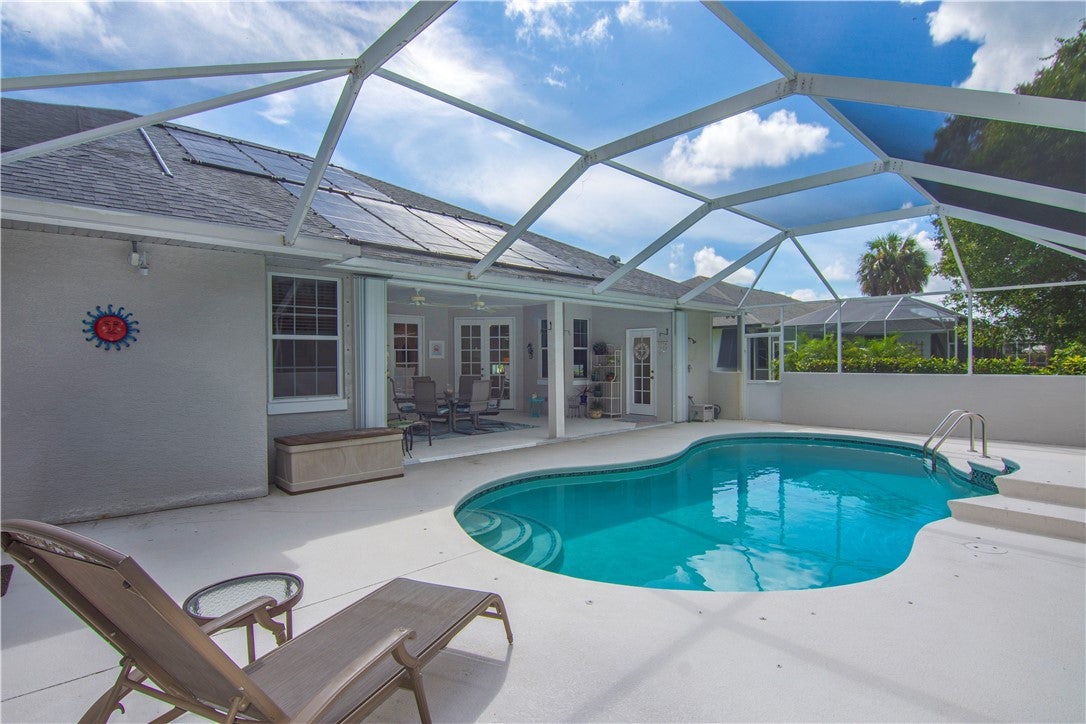 305 40 Ct, Vero Beach, FL 32968 photo