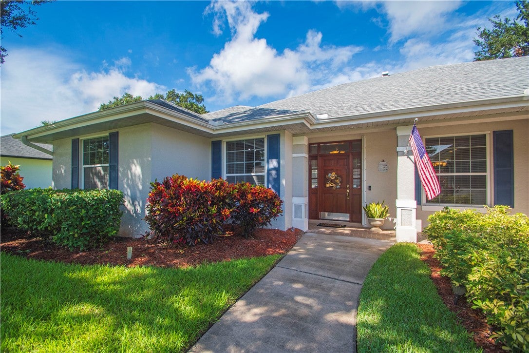 305 40 Ct, Vero Beach, FL 32968 photo