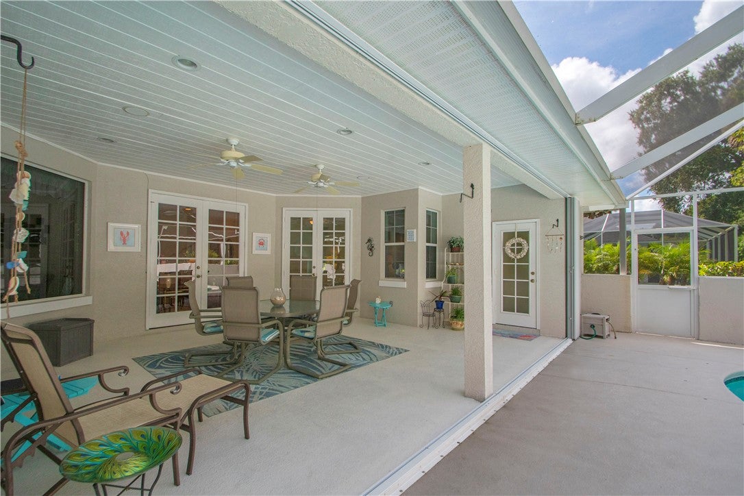 305 40 Ct, Vero Beach, FL 32968 photo