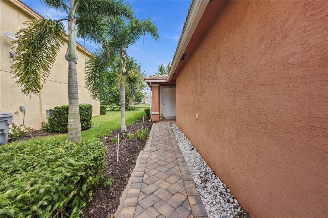 5530 45 Ave, Vero Beach, FL 32967 photo