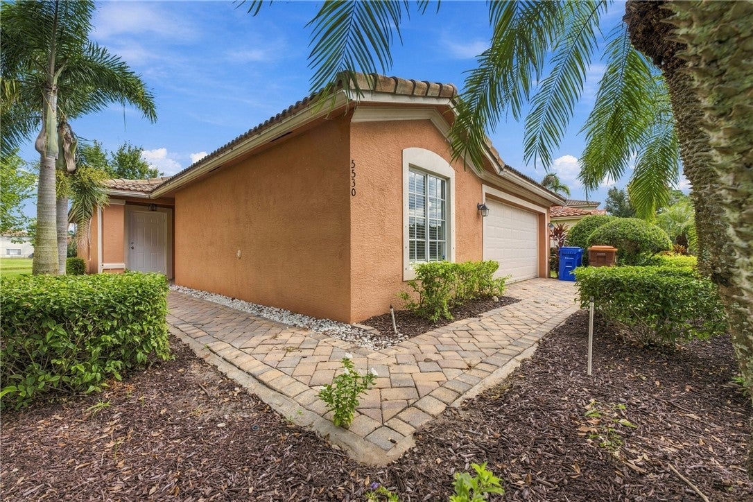 5530 45 Ave, Vero Beach, FL 32967 photo