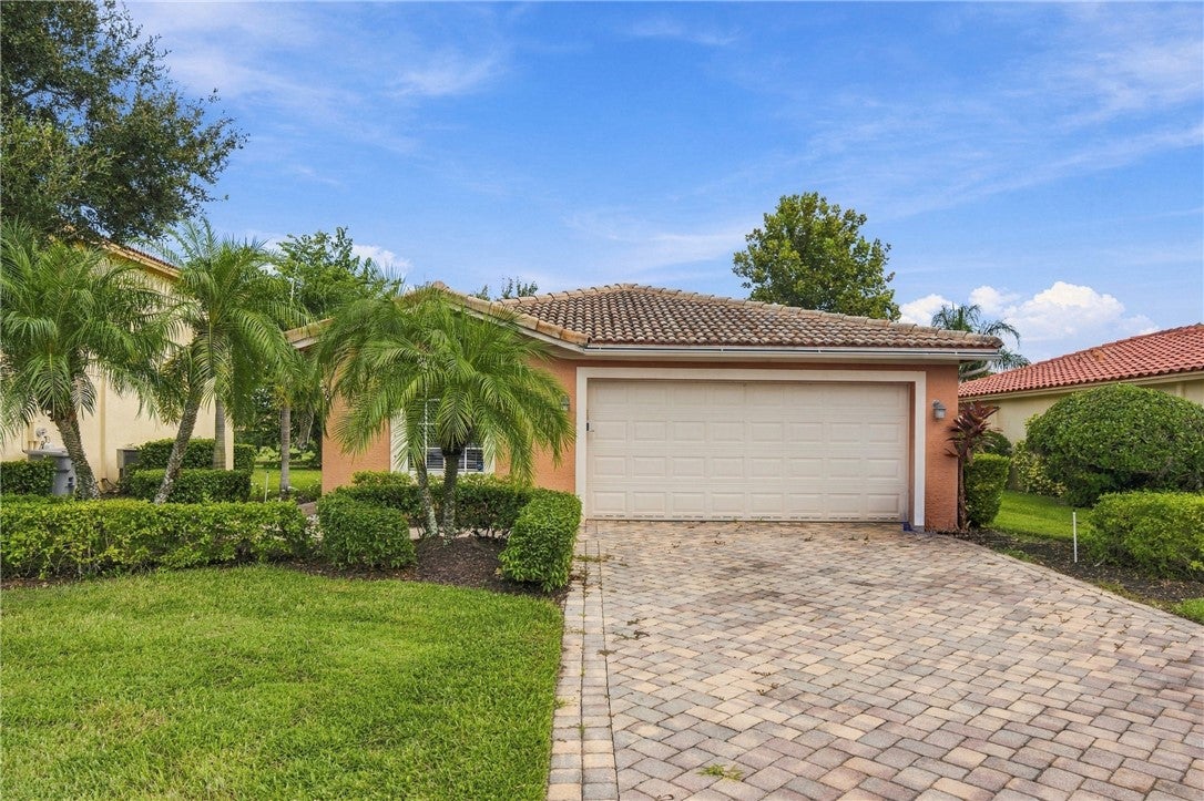 5530 45 Ave, Vero Beach, FL 32967