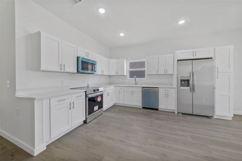 Single Family Residence in Vero Beach FL 8675 101ST Court.jpg