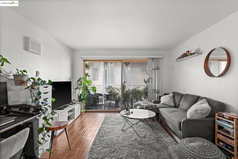 Condominium in Oakland CA 85 Vernon St.jpg