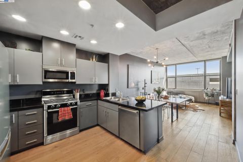 Condominium in Oakland CA 311 2nd St.jpg