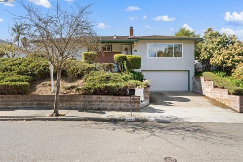Single Family Residence in Oakland CA 4035 Fairway Ave.jpg