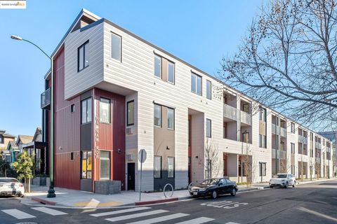 Condominium in Oakland CA 1545 32nd Street.jpg