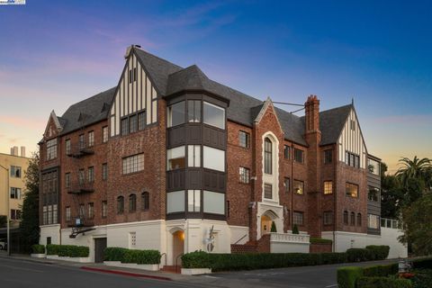 Condominium in Oakland CA 5301 Broadway Terrace.jpg