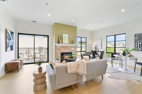 Condominium in Oakland CA 711 Walker Ave.jpg