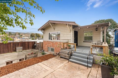 Single Family Residence in Oakland CA 2488 Mavis St.jpg