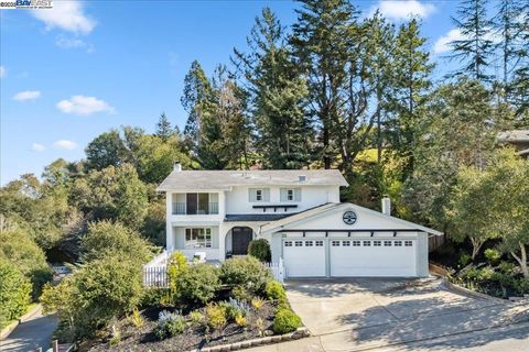 Single Family Residence in Oakland CA 5162 Parkridge Dr.jpg