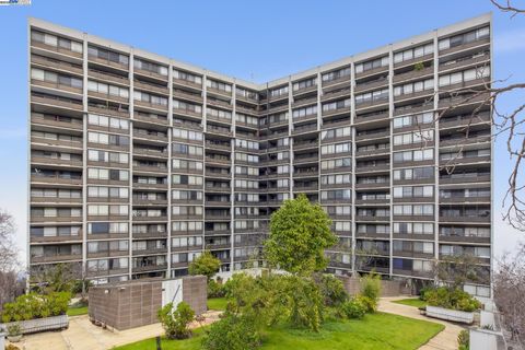 Condominium in Oakland CA 801 Franklin St.jpg