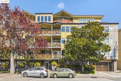 Condominium in Oakland CA 22 Moss Ave.jpg