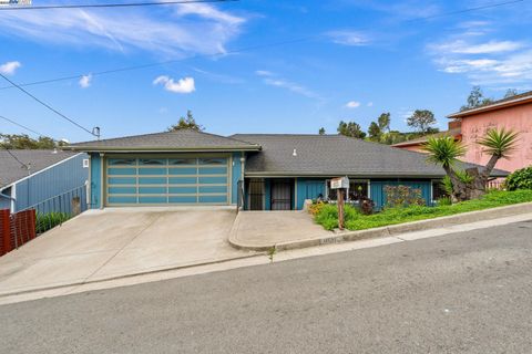 Single Family Residence in Oakland CA 9515 Castlewood St.jpg