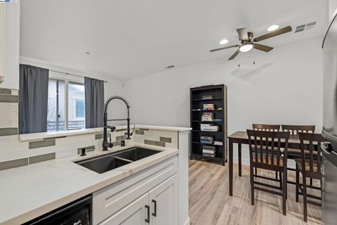 Condominium in Oakland CA 1594 Tucker St.jpg