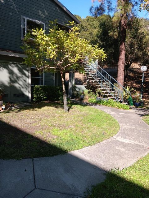Condominium in Oakland CA 710 Canyon Oaks Dr.jpg