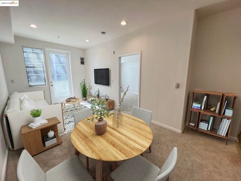 Condominium in Oakland CA 989 Franklin St.jpg