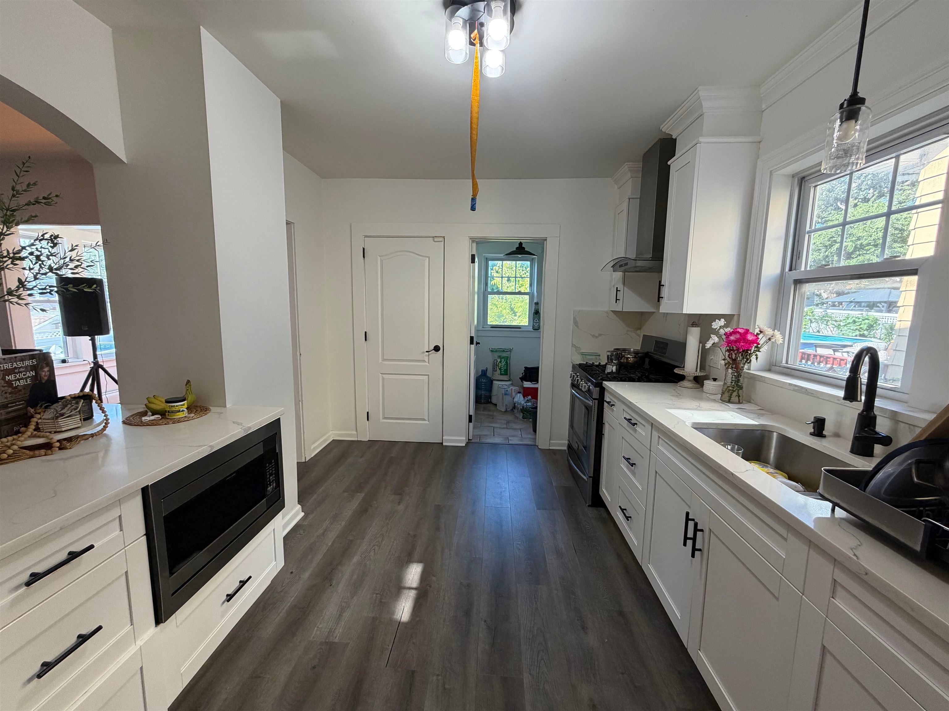 296 E 6th St, Clifton, NJ 07011 photo