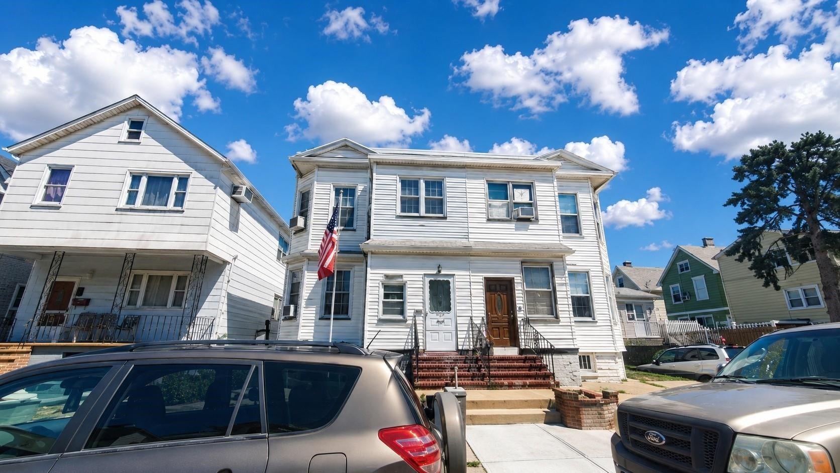 51 6th St, Bayonne, NJ 07002