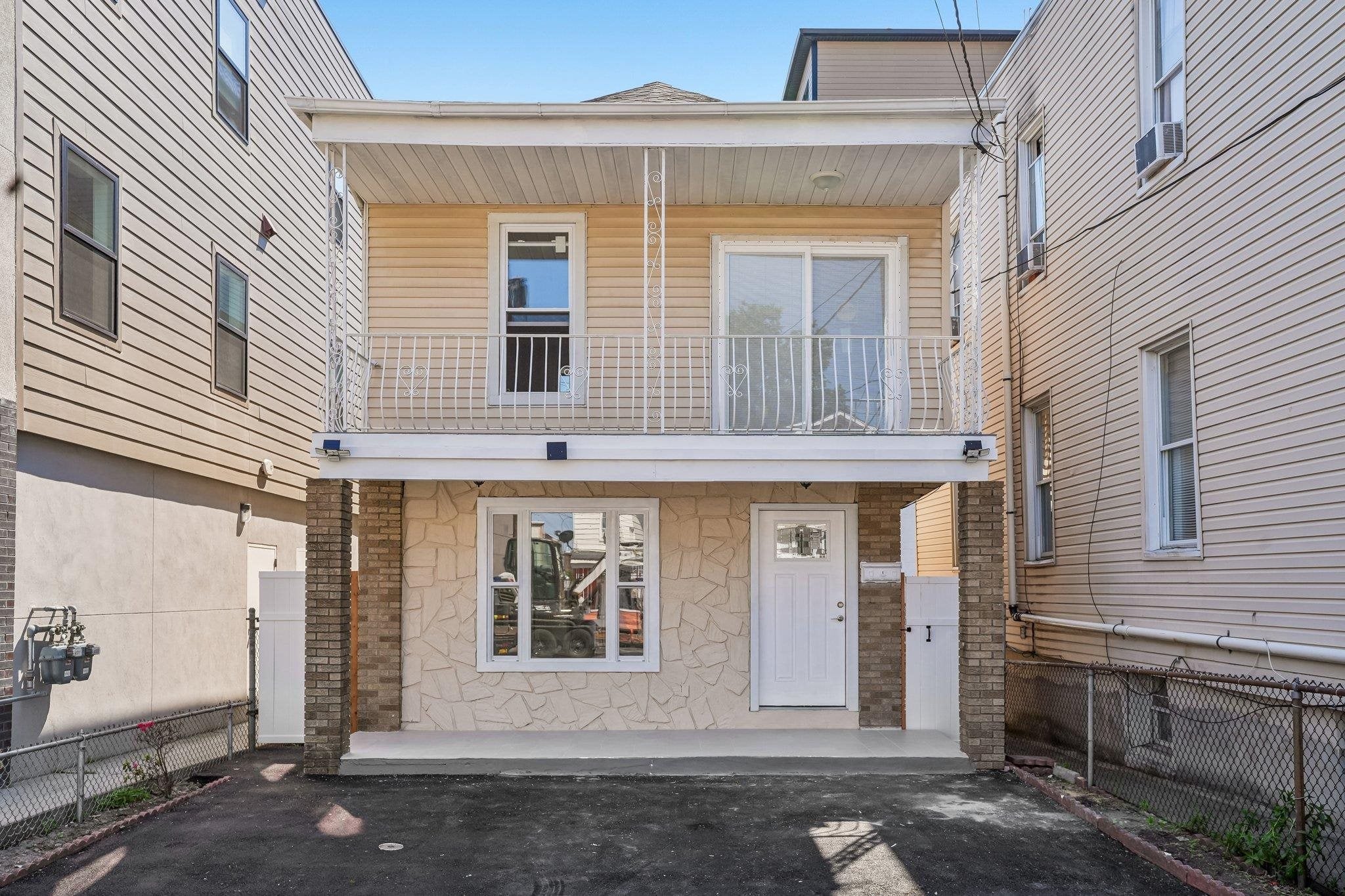 209 71st St, Guttenberg, NJ 07093