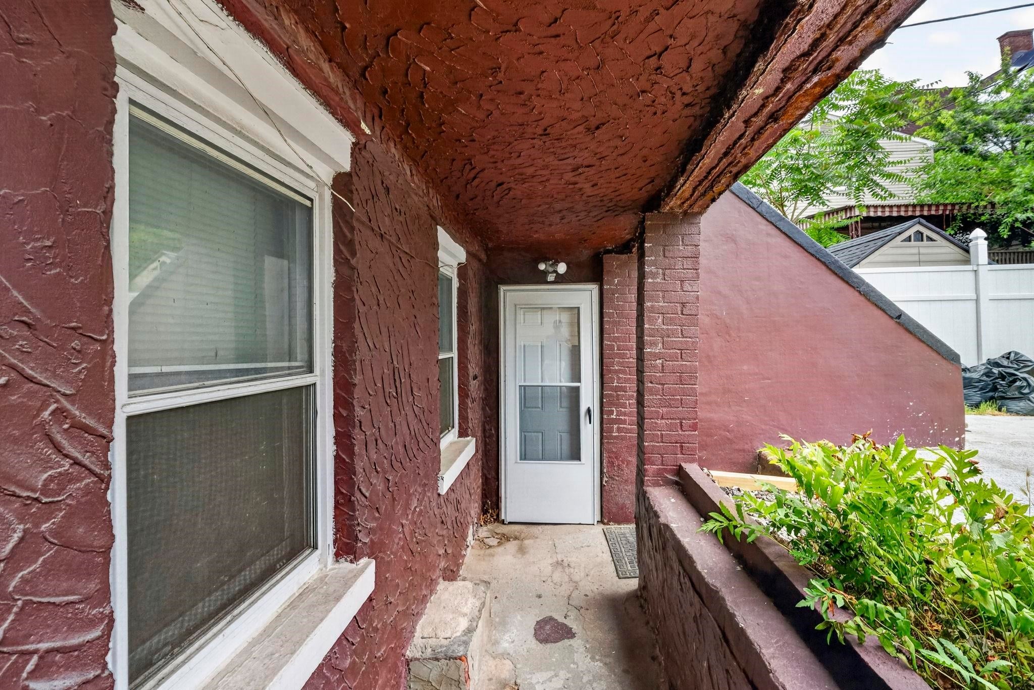 19 Linden Ct, Jersey City, NJ 07305 photo