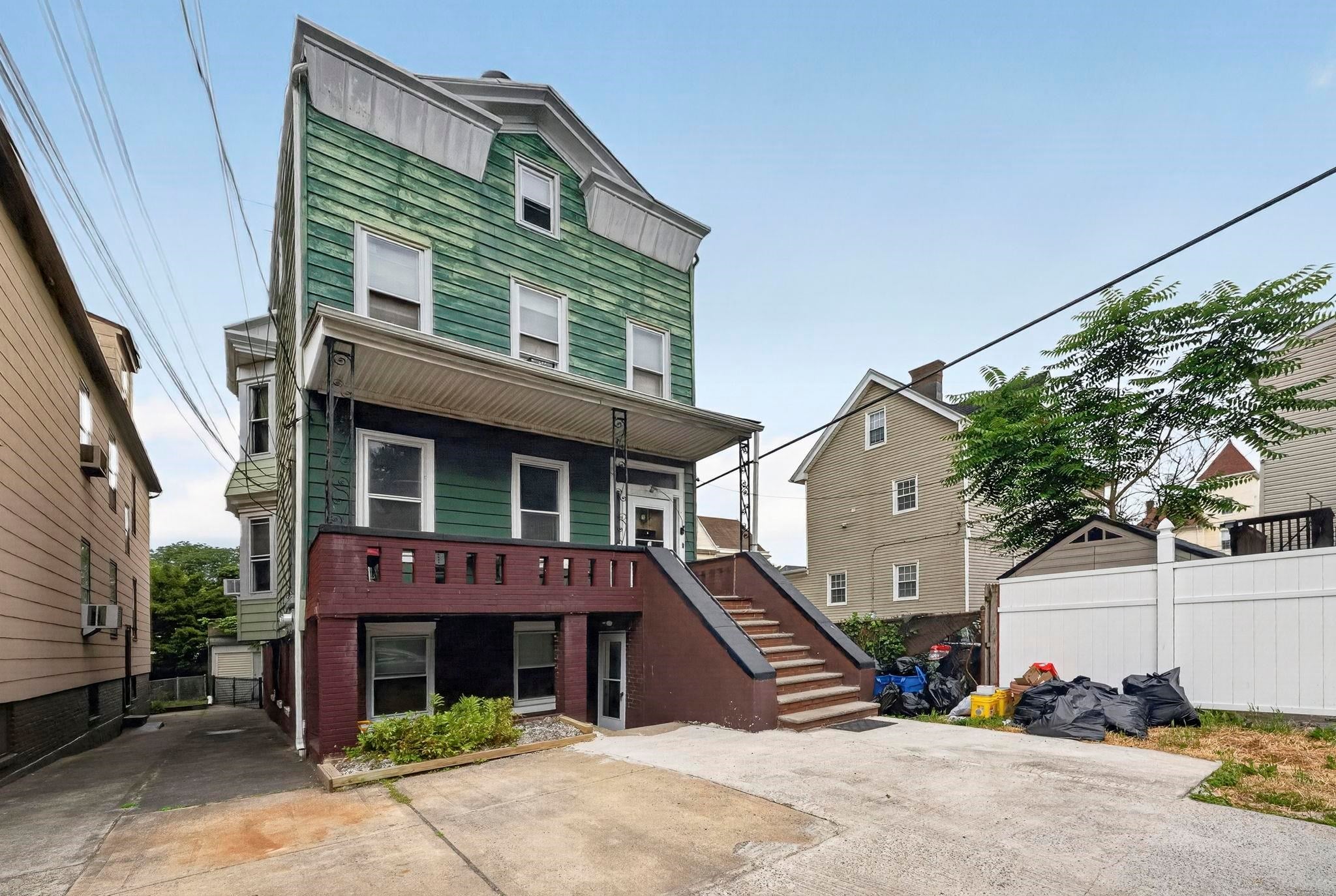 19 Linden Ct, Jersey City, NJ 07305 photo