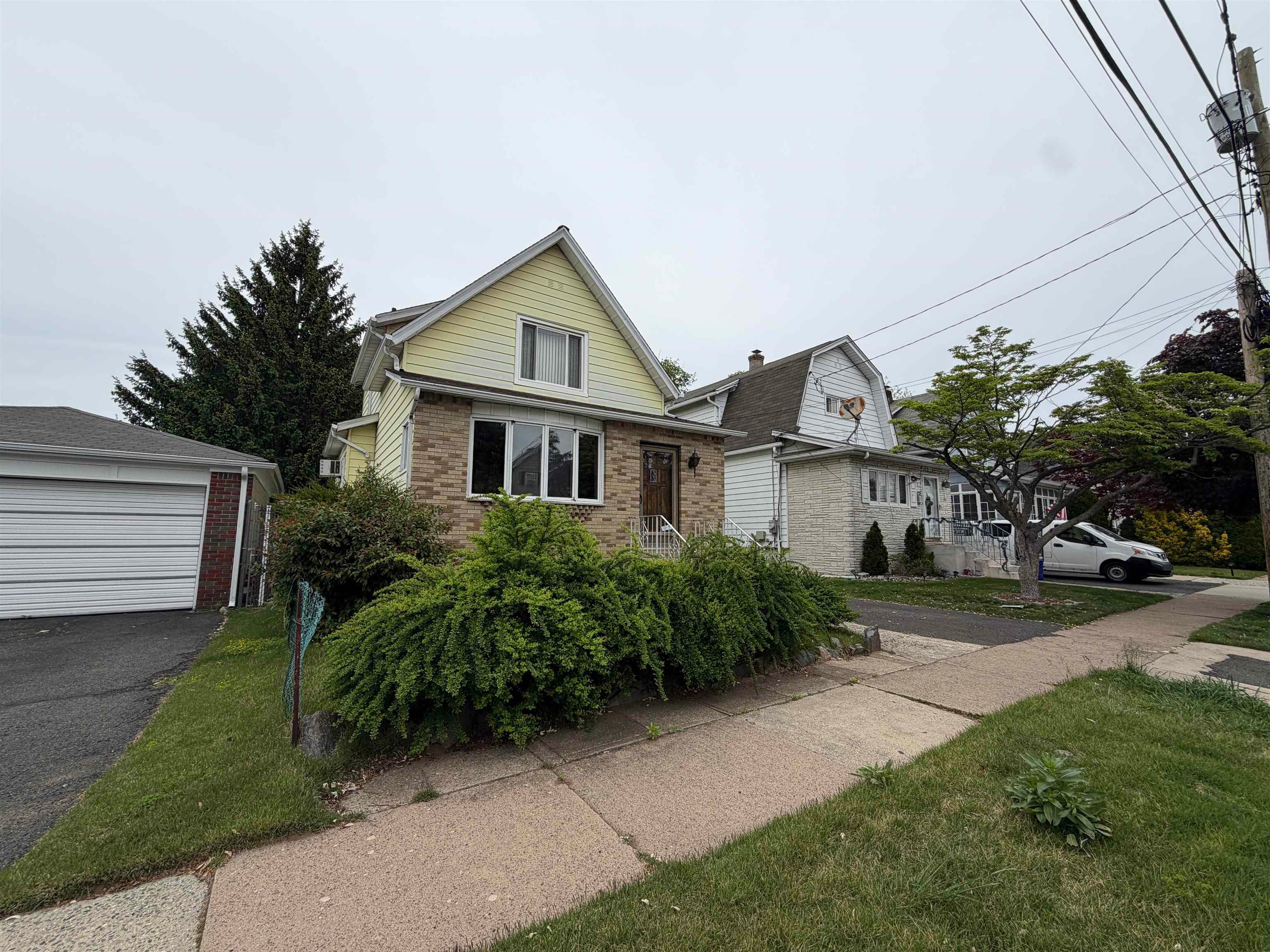 337 Willow Ave, Lyndhurst, NJ 07071 photo