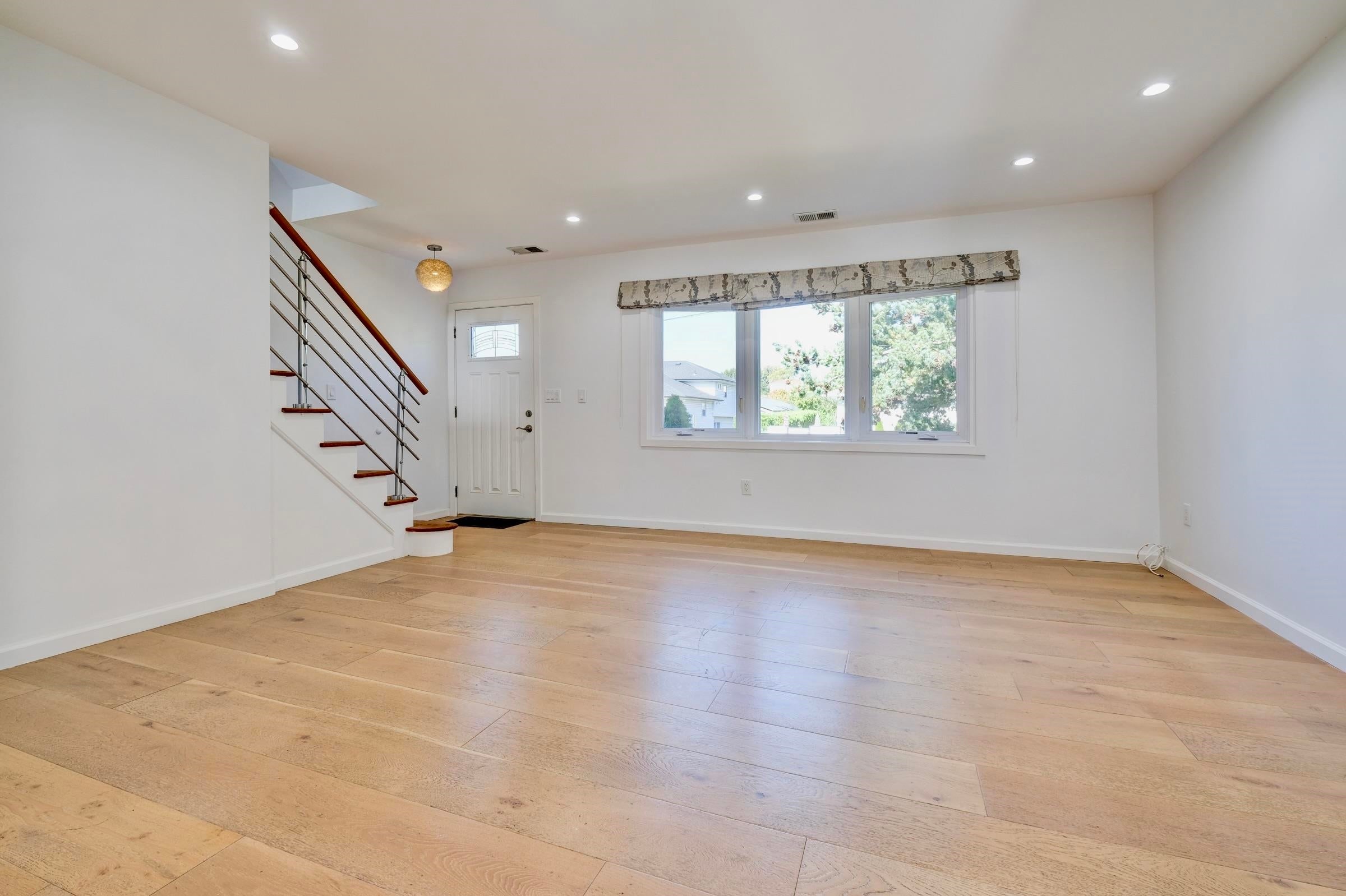 4 James Pl, Secaucus, NJ 07094 photo