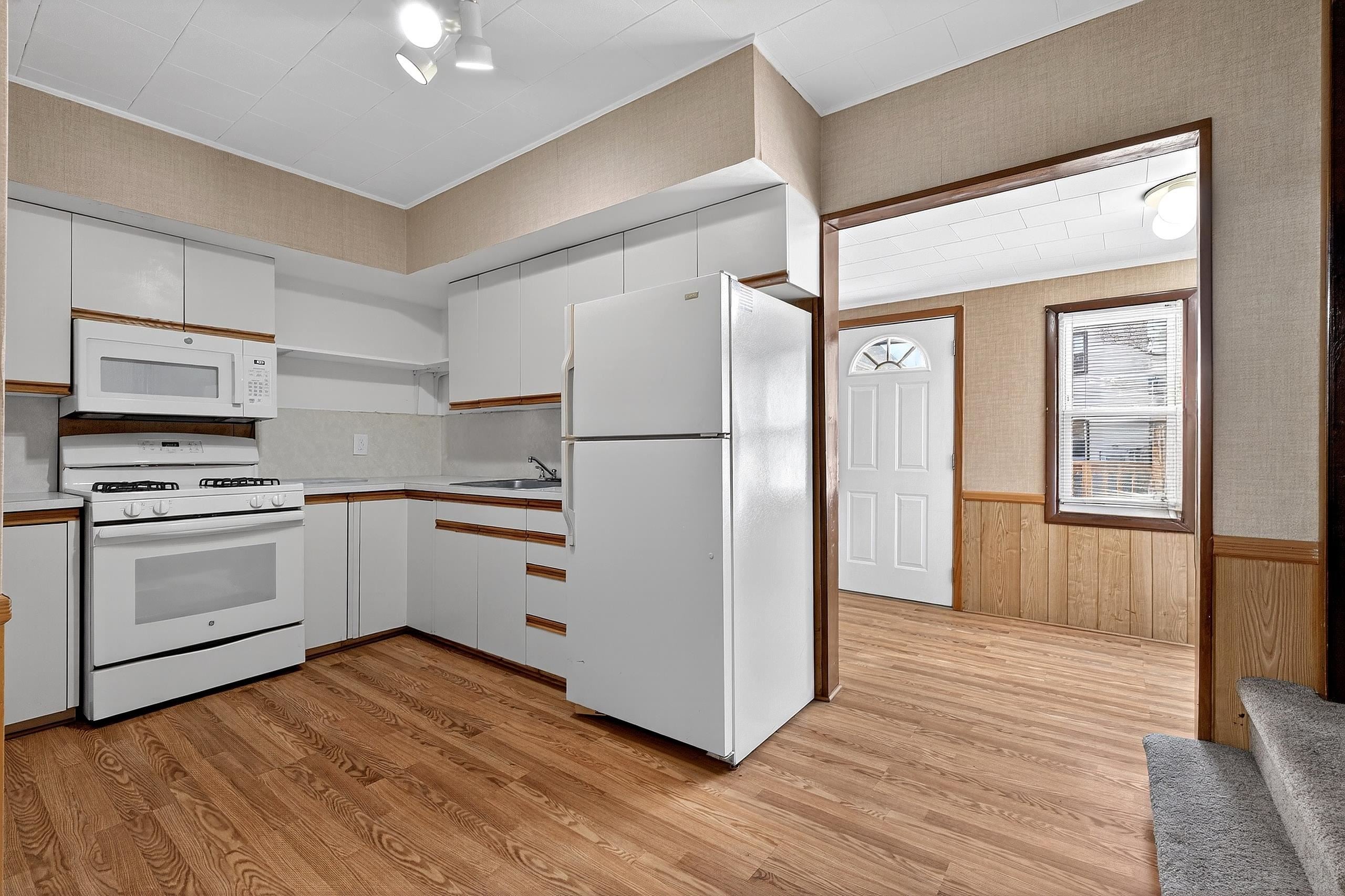 38 W 43rd St, Bayonne, NJ 07002 photo